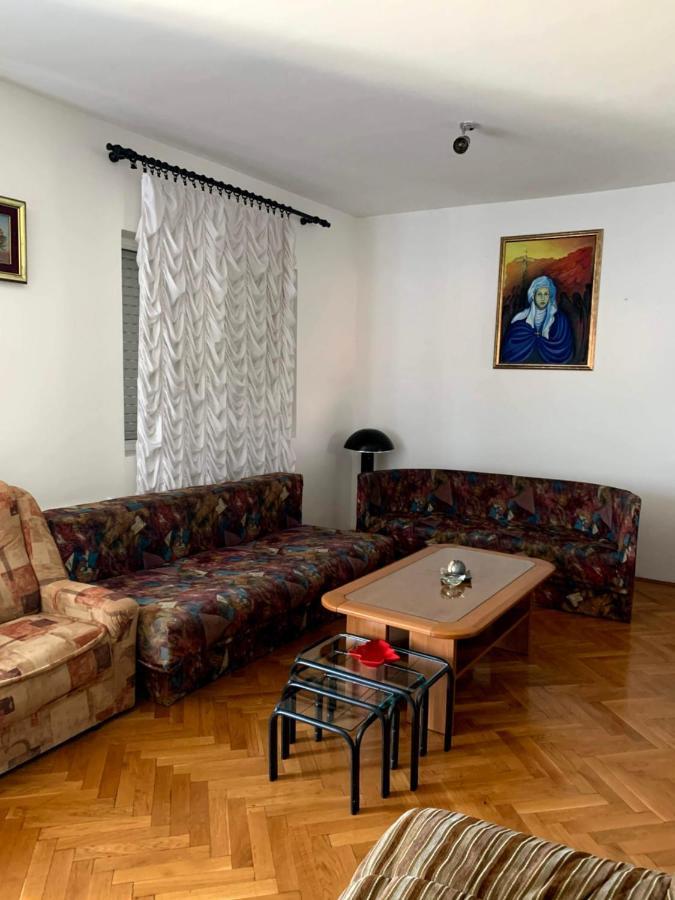 Hostel Holiday Cetinje Exterior photo