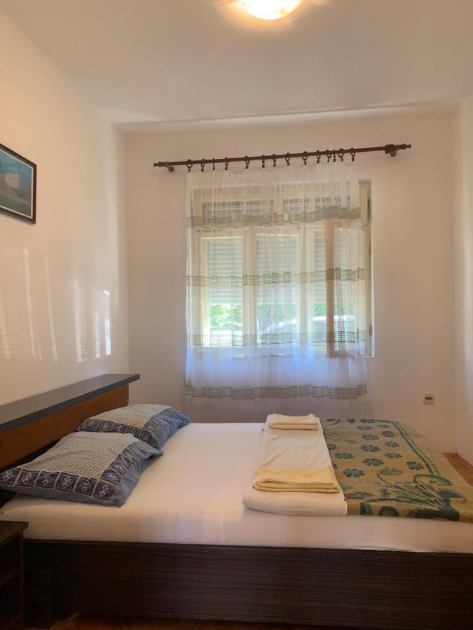 Hostel Holiday Cetinje Exterior photo