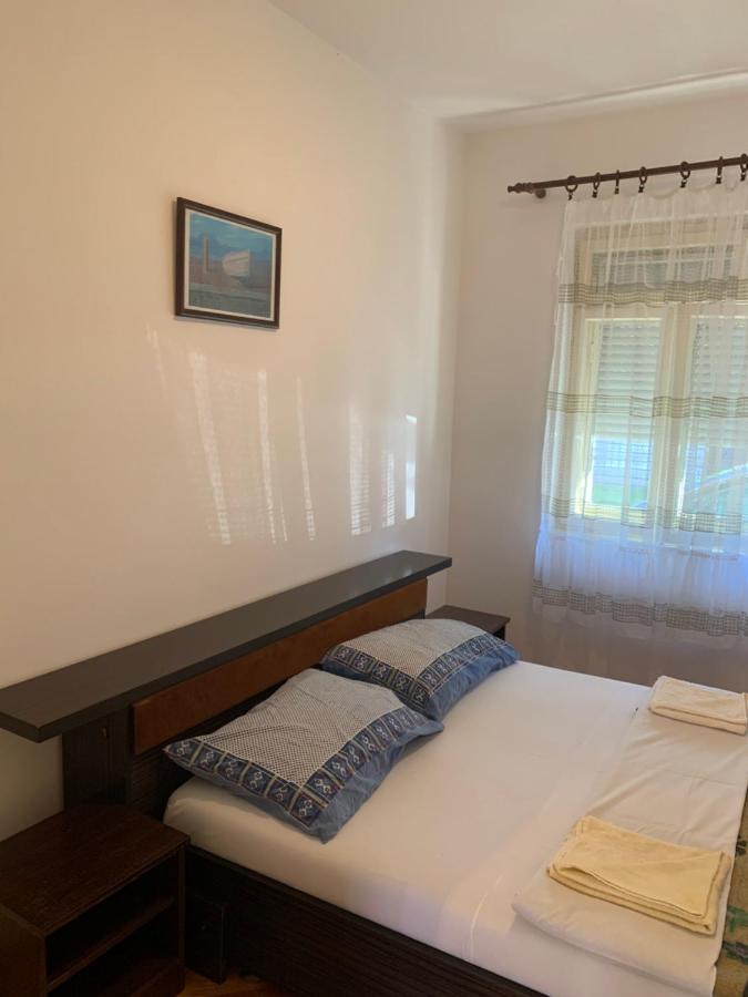 Hostel Holiday Cetinje Exterior photo
