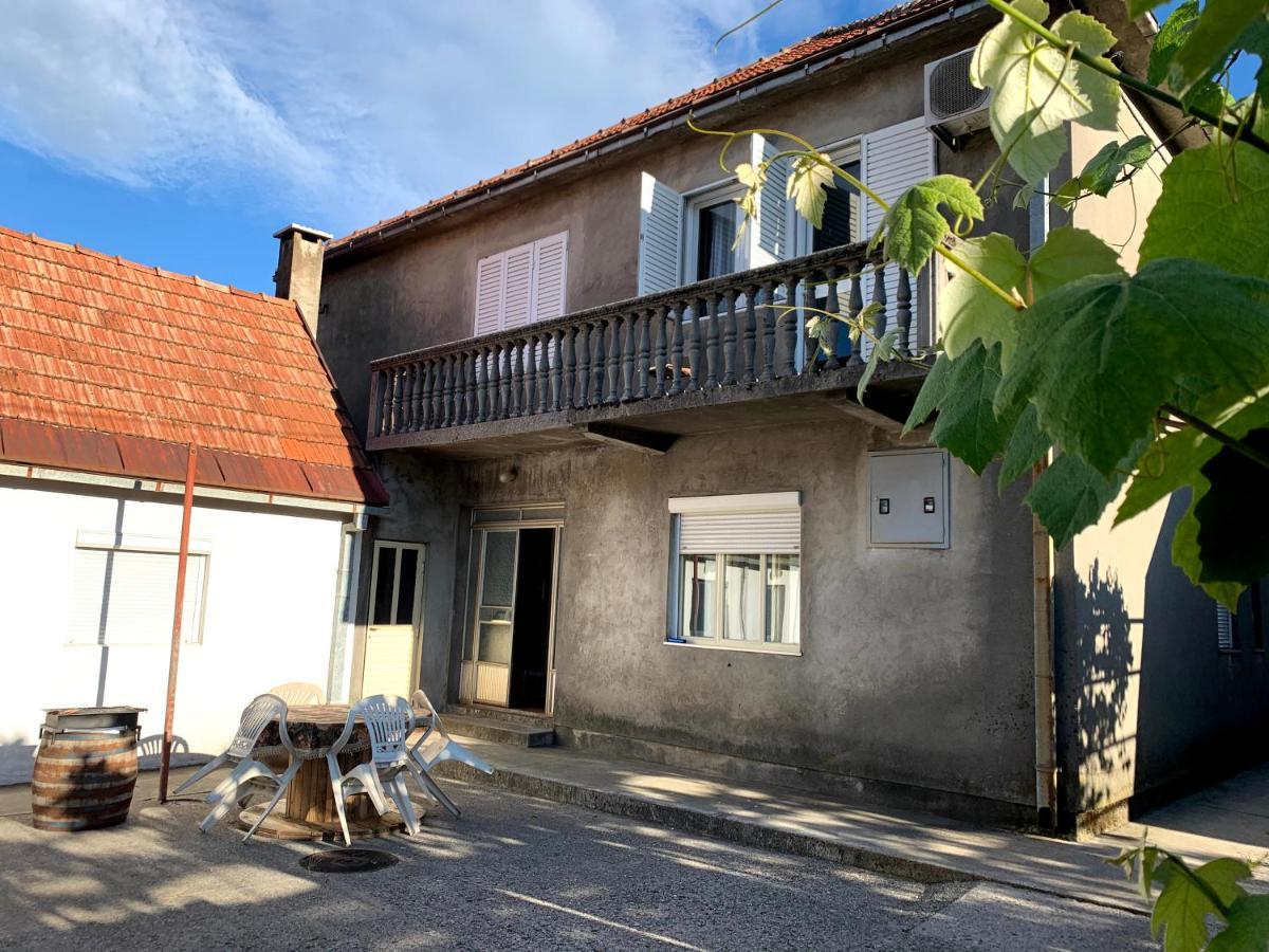 Hostel Holiday Cetinje Exterior photo