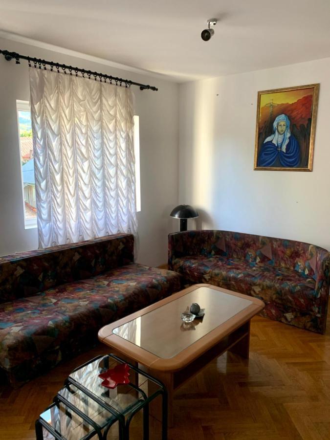 Hostel Holiday Cetinje Exterior photo